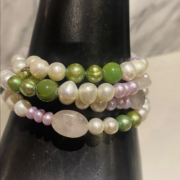Elegant Pearl and Green and Rose Quartz Bracelet - Picture 5 of 6